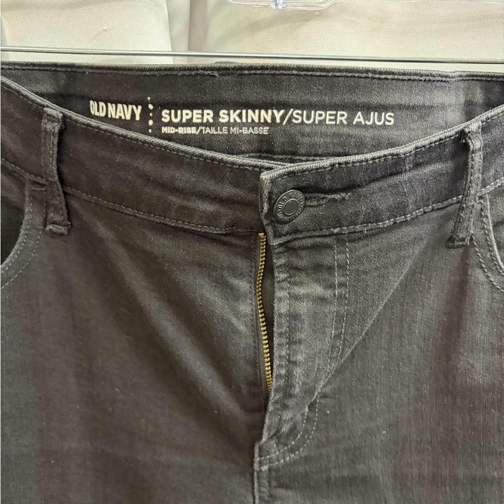 Old Navy Women’s Super Skinny Jeans - Black.  Size 10 Tall